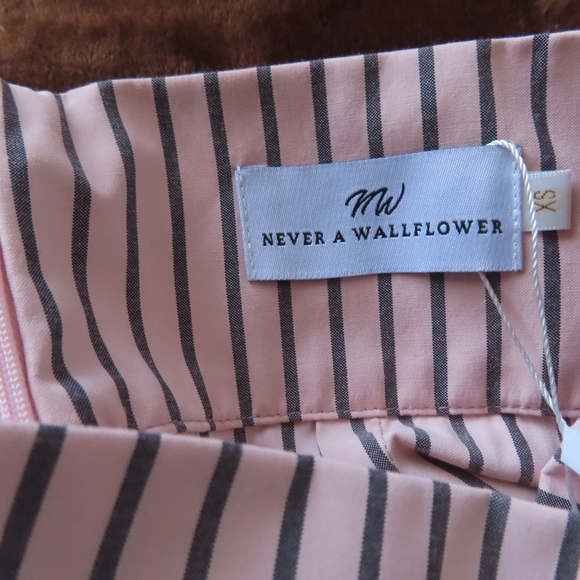 Never A Wallflower Pink Stripe Gathered V-Neck Top & Shorts Outfit Size XS NWT - Picture 6 of 7